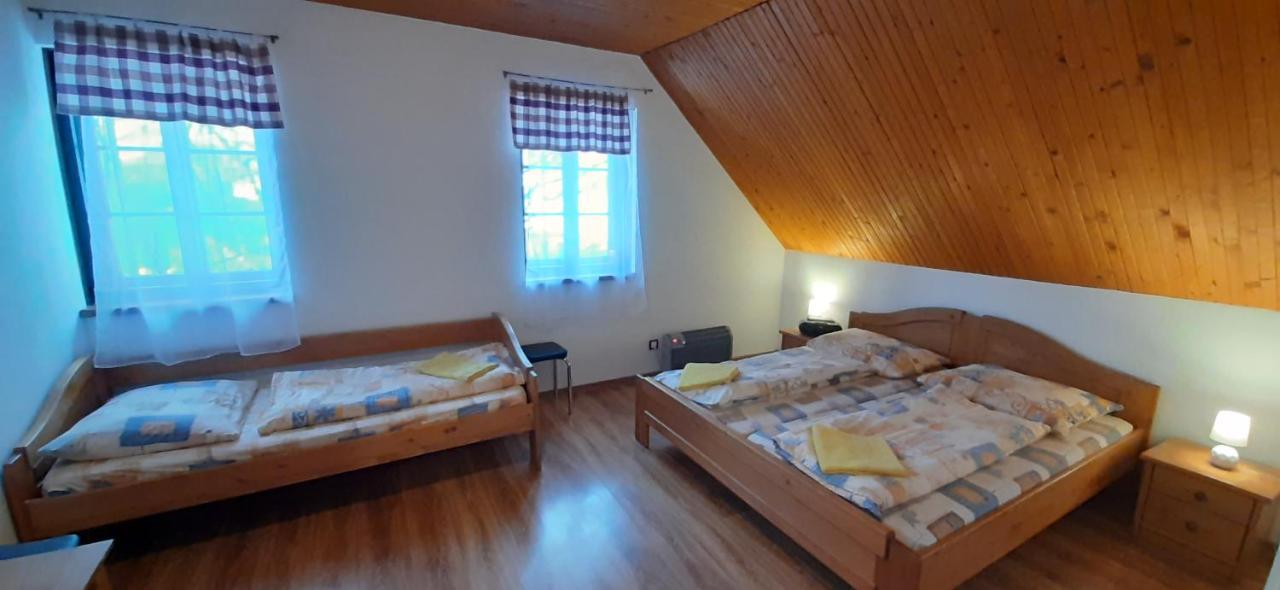 Penzion Janosikova Krcma Ruzomberok Exteriör bild